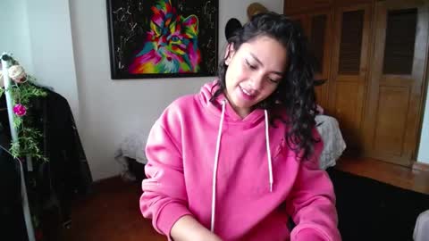Snapshot of thaliacooper chatting on December 21, 8:54 pm online show from December 21, 8:54 pm