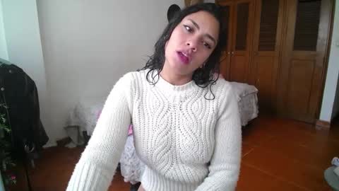Snapshot of thaliacooper chatting on February 16, 7:16 pm online show from February 16, 7:16 pm