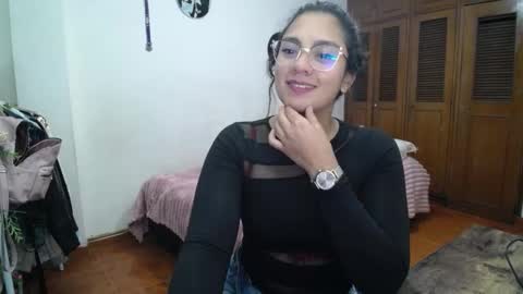 Snapshot of thaliacooper chatting on September 27, 6:20 am online show from September 27, 6:20 am