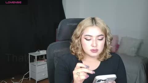 Snapshot of thatgirl2003 chatting on October 16, 8:55 pm   online show from October 16, 8:55 pm
