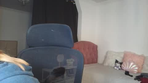 Snapshot of thatgirl2003 chatting on October 26, 6:58 pm   online show from October 26, 6:58 pm
