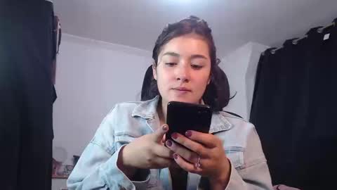 Snapshot of thatgirl2003 chatting on September 10, 3:45 pm   online show from September 10, 3:45 pm