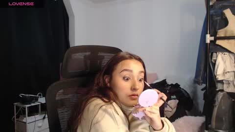 Snapshot of thatgirl2003 chatting on October 9, 11:47 am   online show from October 9, 11:47 am