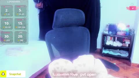 Snapshot of thatgirl2003 chatting on March 11, 6:19 pm   online show from March 11, 6:19 pm