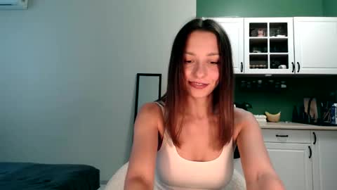 Mia 3 online show from June 10, 5:33 pm