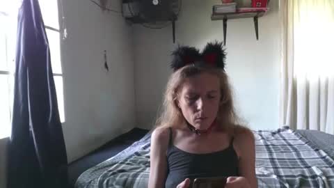 Snapshot of the_sinn_duo chatting on October 14, 7:22 am Sinn Fairy  Levi Sinn online show from October 14, 7:22 am