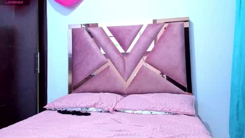 TheChicaNextDoor  online show from March 15, 12:12 am