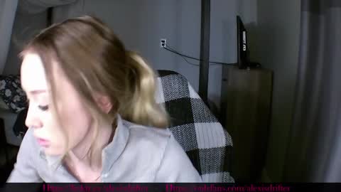 Snapshot of thedrifters chatting on January 6, 6:41 pm AlexisDrifter online show from January 6, 6:41 pm