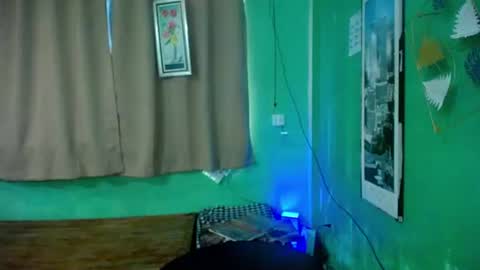 thegirlyouneedxoxo online show from December 18, 7:24 am