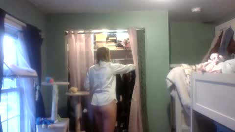 Little Bambii online show from February 4, 9:52 pm