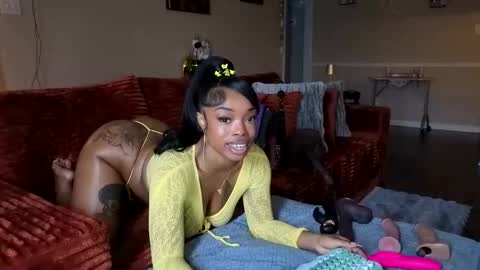 thelovelybrown online show from March 29, 6:29 pm