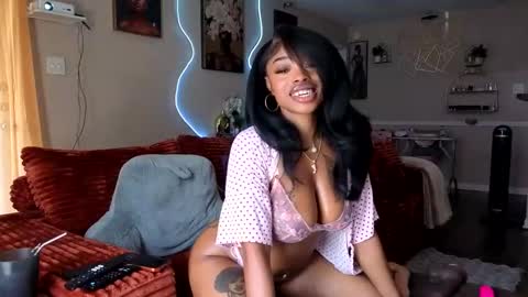 thelovelybrown online show from May 23, 4:27 pm