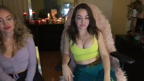 Snapshot of themrsnelson chatting on December 31, 8:04 am Cach Nelson online show from December 31, 8:04 am