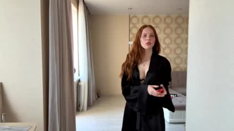 Mia online show from October 6, 5:13 am
