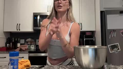 therosiecheeks online show from February 23, 5:45 pm