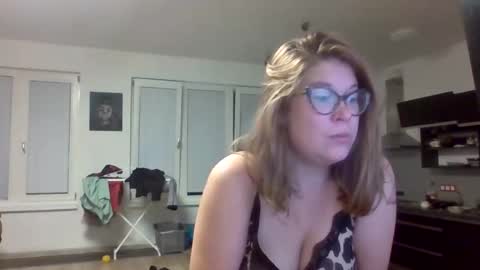 Snapshot of thesunnevergoesdown7 chatting on September 20, 8:29 pm thesunnevergoesdown7 online show from September 20, 8:29 pm