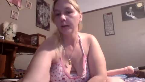 Snapshot of thickblonde_92 chatting on October 5, 12:15 am thickblonde_92 online show from October 5, 12:15 am