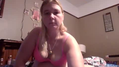 Snapshot of thickblonde_92 chatting on October 8, 12:42 pm thickblonde_92 online show from October 8, 12:42 pm