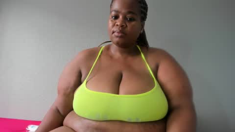 Snapshot of thickleeyanax chatting on February 16, 5:04 am thickleeyanax online show from February 16, 5:04 am