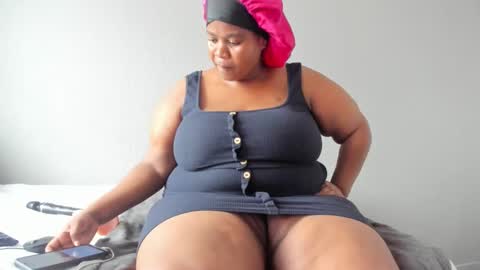 Snapshot of thickleeyanax chatting on January 12, 8:25 am thickleeyanax online show from January 12, 8:25 am