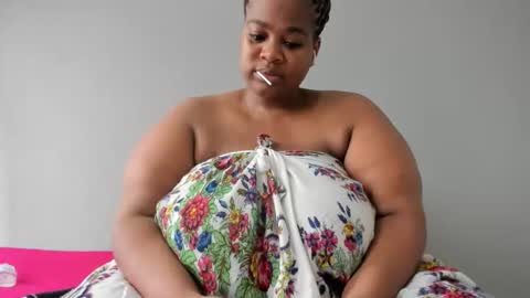 Snapshot of thickleeyanax chatting on February 15, 11:17 am thickleeyanax online show from February 15, 11:17 am