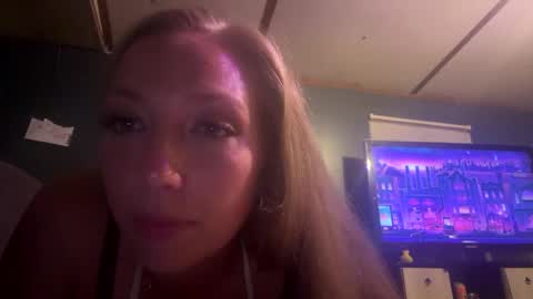 thickwhitegirl421bunny online show from August 2, 3:42 am