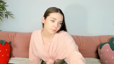 Amelia  shows on mondays fridays and sundays  if anything changes im giving updates on my fansly  online show from May 31, 4:24 pm