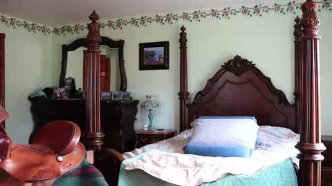 ThornburyRose online show from March 3, 7:53 pm