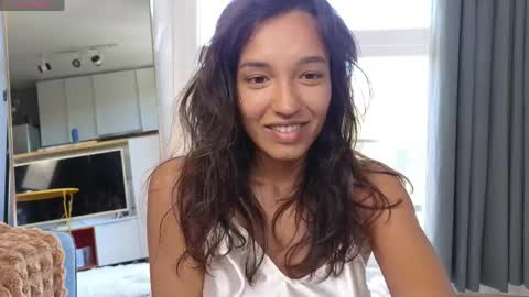 tia_j online show from May 26, 7:18 am