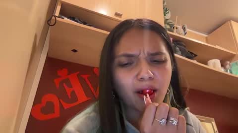 Tiana Le online show from May 17, 7:57 pm