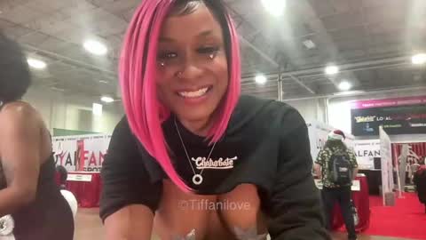 Tiffani Love online show from December 6, 11:35 pm