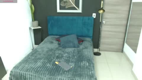 TIFFANY RAY online show from April 5, 11:20 am