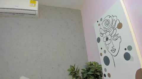 tiffany_mendez online show from May 19, 12:01 pm