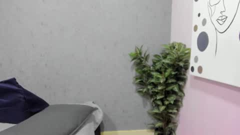 tiffany_mendez online show from February 5, 12:19 pm