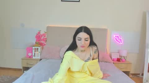 Tiffani online show from April 1, 1:41 pm