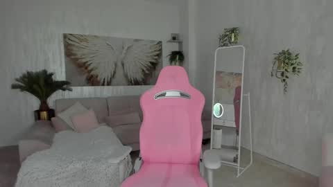 Tiffany Houston online show from May 16, 6:38 am
