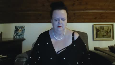 TiffanyMature online show from May 3, 8:12 pm