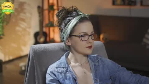 tiffanyriox online show from March 5, 1:01 am