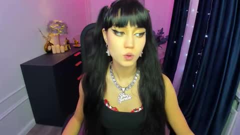 tiffanyyoun online show from January 19, 11:17 am