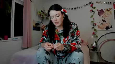 Snapshot of tiggerrosey chatting on December 25, 5:48 am   All my Links online show from December 25, 5:48 am