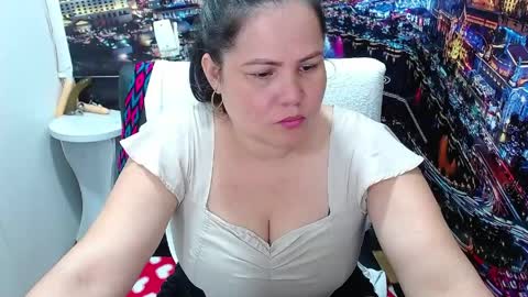 Tila online show from May 24, 6:29 pm