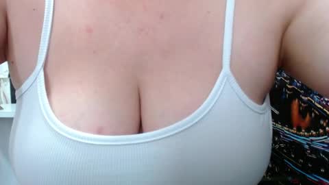 Tila online show from May 15, 7:27 pm