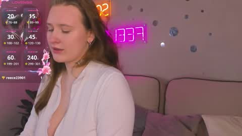 Stella online show from March 17, 1:09 am