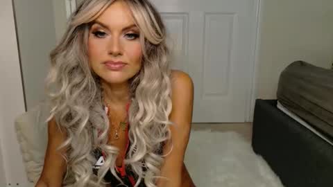 tinkerbell822 online show from May 5, 8:06 am