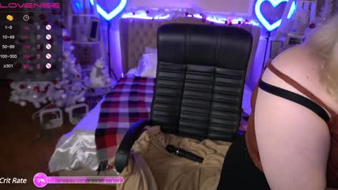 TinkerrBelll online show from December 19, 8:02 pm