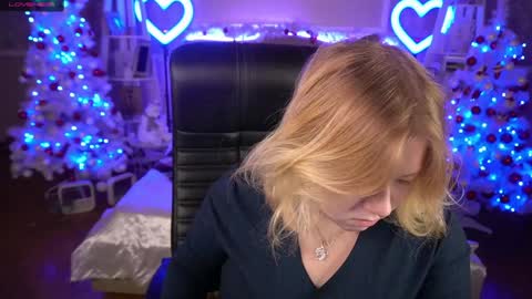 TinkerrBelll online show from December 30, 1:58 pm