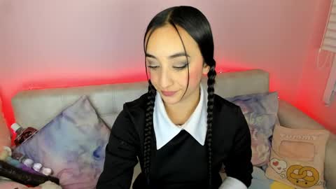 tiny_cora online show from May 4, 9:40 pm