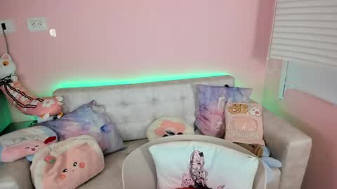 tiny_cora online show from May 18, 4:35 pm