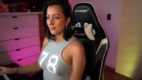 Snapshot of tiny_panther chatting on January 8, 10:37 pm Ana Molly online show from January 8, 10:37 pm