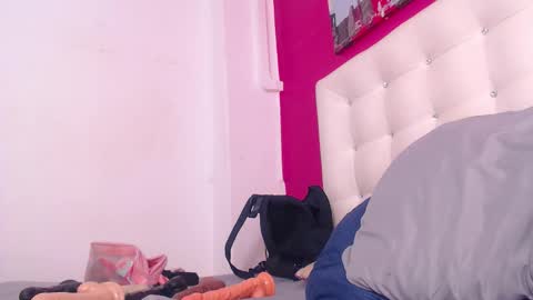 tiny_whore18 online show from October 21, 5:06 pm